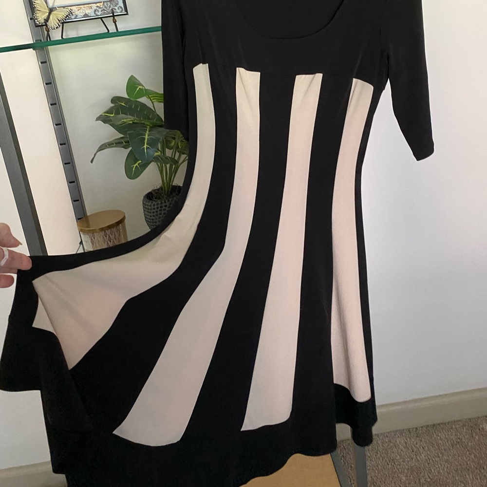 A figure flattering dress. size 6 mid length sleeves.